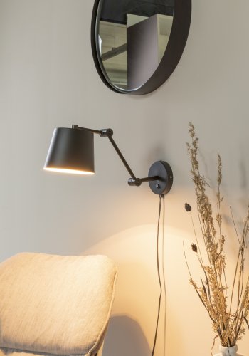 WHITE LABEL LIVING Hajo vegglampe - svart jern
