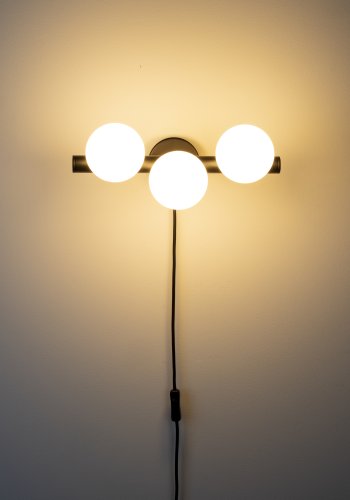 WHITE LABEL LIVING Monica Hvit vegglampe - hvitt glass og svart