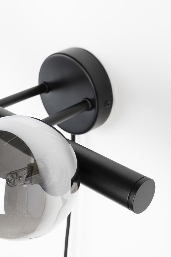 WHITE LABEL LIVING Monica Smoke vegglampe - rykfarget glass og svart
