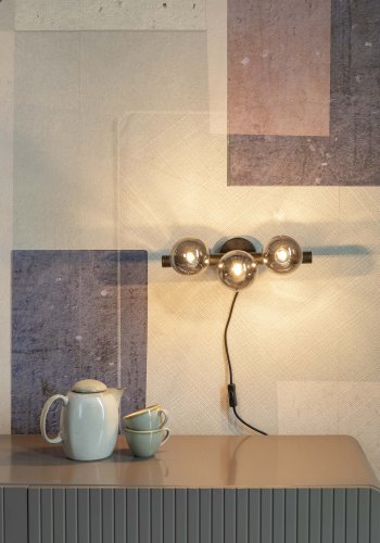 WHITE LABEL LIVING Monica Smoke vegglampe - rykfarget glass og svart