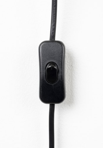 WHITE LABEL LIVING Jaylee vegglampe - svart metall