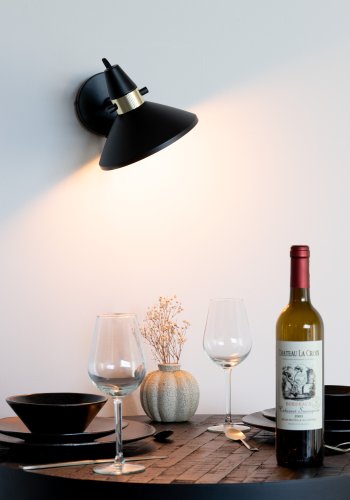 WHITE LABEL LIVING Jona vegglampe - svart jern