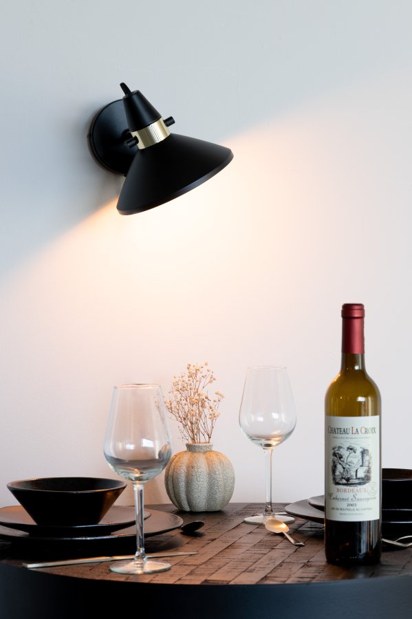 WHITE LABEL LIVING Jona vegglampe - svart jern