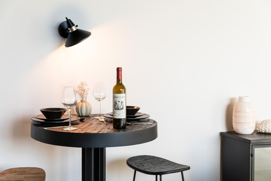 WHITE LABEL LIVING Jona vegglampe - svart jern