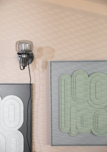 ZUIVER Misty vegglampe - glass og sort metall