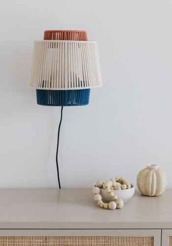 WHITE LABEL LIVING Yumi vegglampe - bl polyester