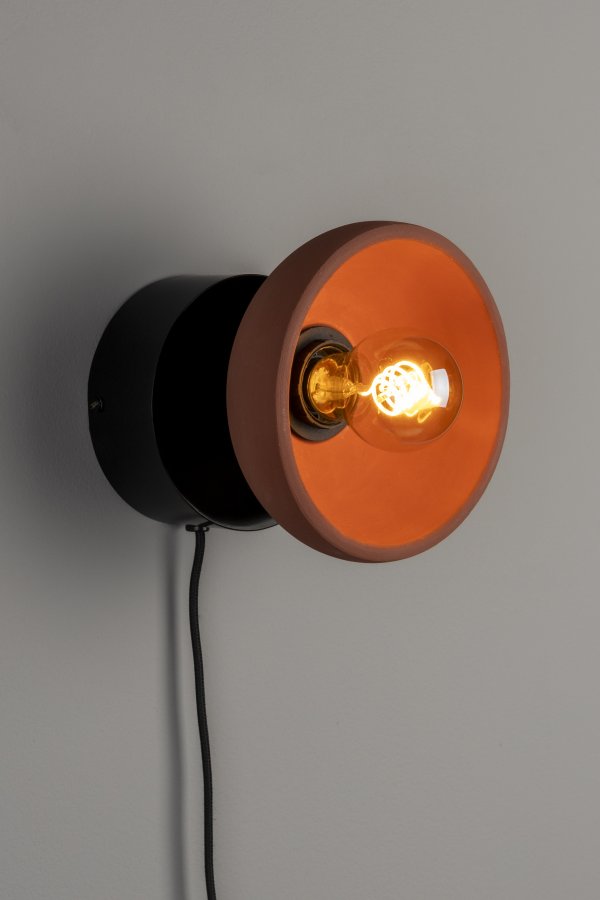DUTCHBONE Zahra vegglampe - terra terracotta og sort metall