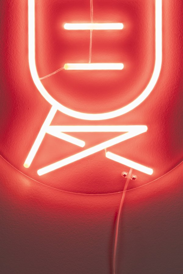DUTCHBONE Neon Vegglampe Sya Sommer