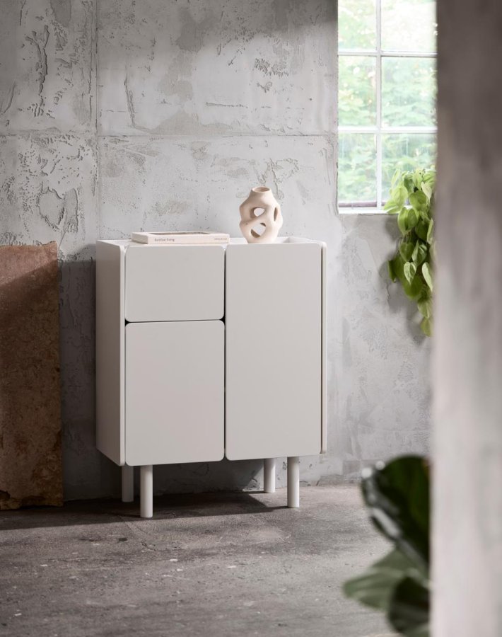 Bera skab, m. 3 l�ger og 2 hylder - hvid MDF og jern (H:100)