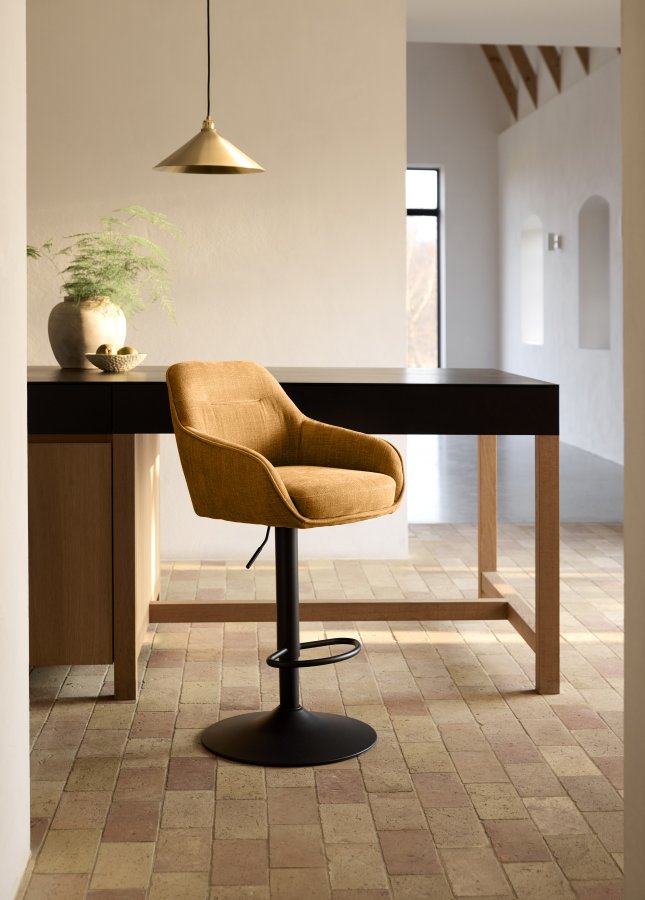 Avola Select Barhocker, mit Rckenlehne, Armlehnen, Fusttze, Trompetenfu  rostfarbenes Polyester und schwarzer Stahl