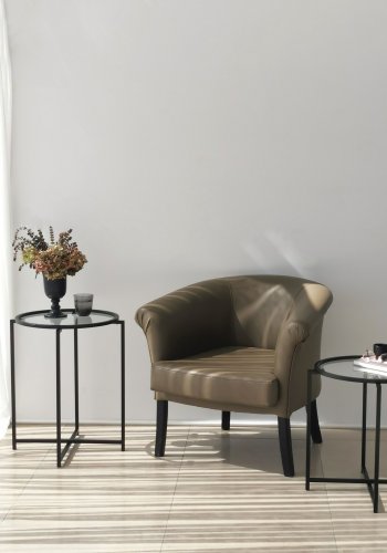 NORDVÄRK S412 Beistelltisch, rund – Klarglas und schwarzes Metall (2er-Set)