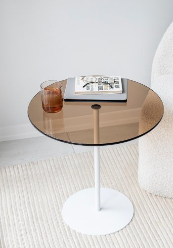 NORDVÄRK Chill Beistelltisch, rund – Bronzeglas und Weißmetall (50)