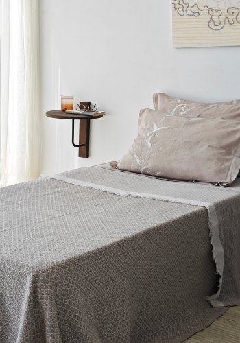 NORDVÄRK Reve vegghylle - valnttfarget tre og sort metall