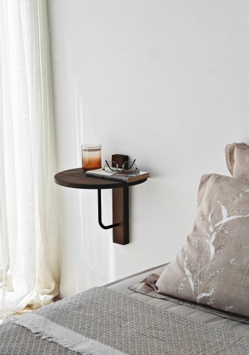 NORDVÄRK Reve vegghylle - valnttfarget tre og sort metall