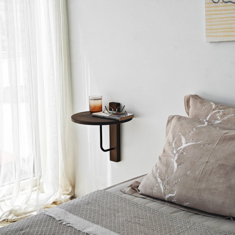 NORDVÄRK Reve vegghylle - valnttfarget tre og sort metall