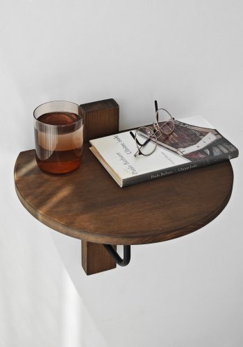 NORDVÄRK Reve vegghylle - valnttfarget tre og sort metall