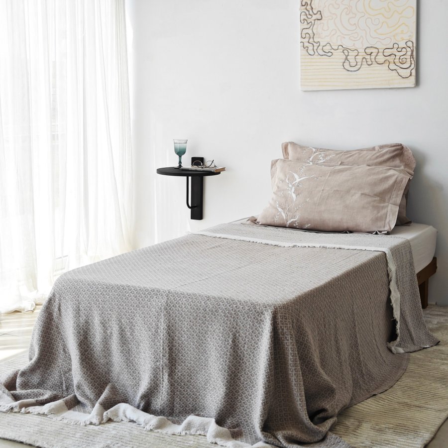 NORDVÄRK Reve vegghylle - antrasittgrtt tre og sort metall