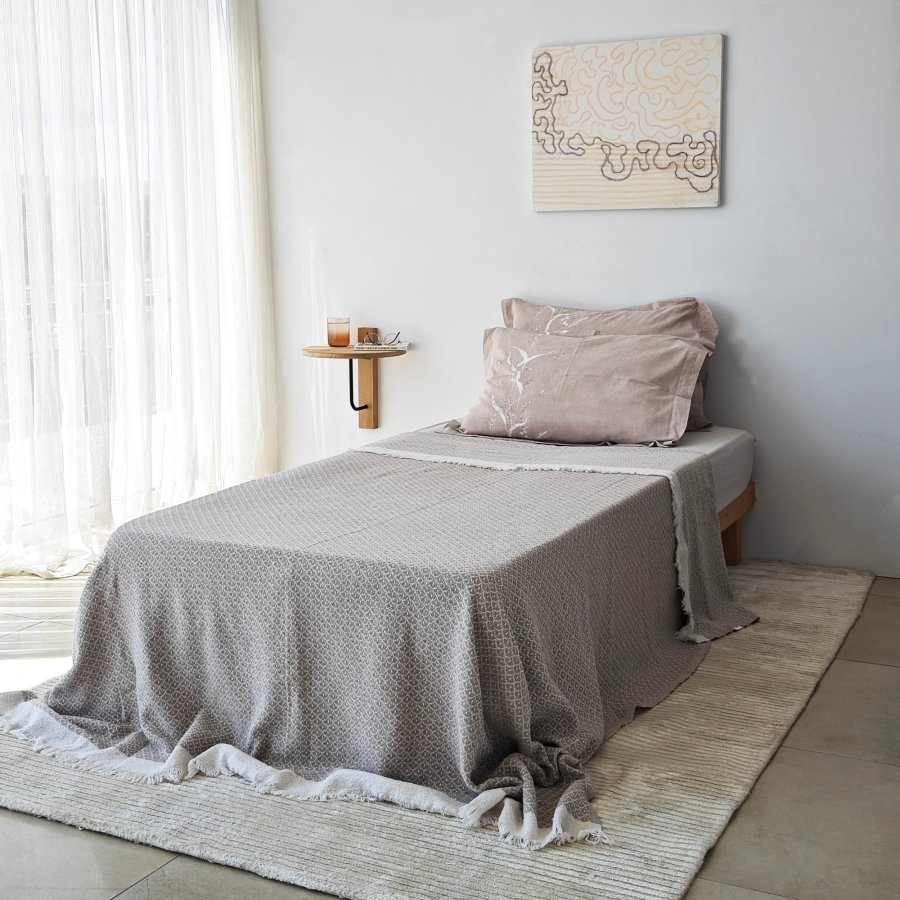 NORDVÄRK Reve vegghylle - naturlig eik og sort metall