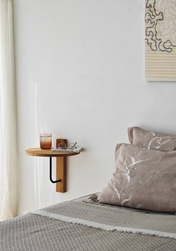 NORDVÄRK Reve vegghylle - naturlig eik og sort metall