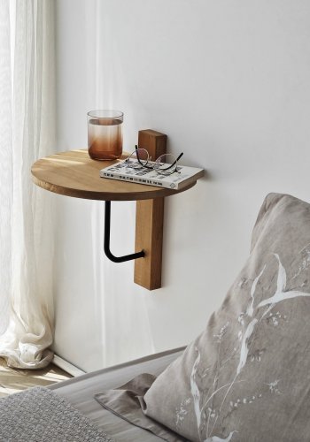 NORDVÄRK Reve vegghylle - naturlig eik og sort metall