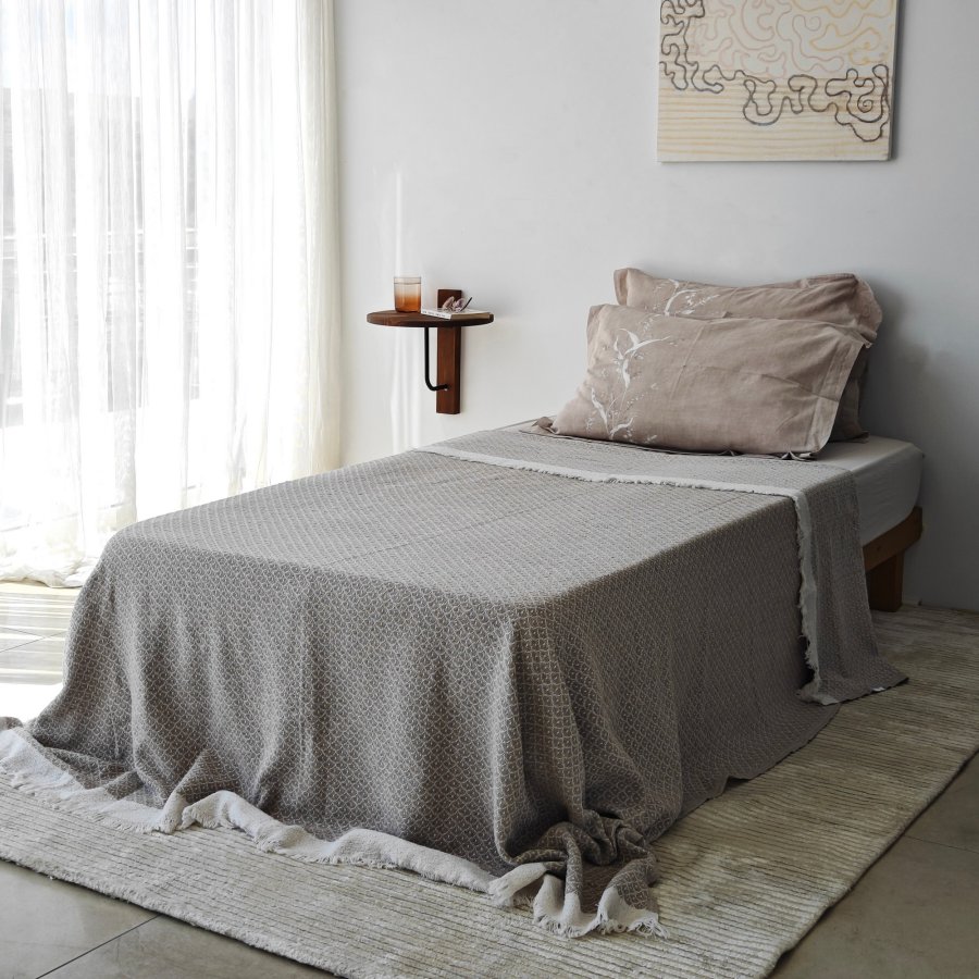 NORDVRK Reve vegghylle - kastanjetre og sort metall