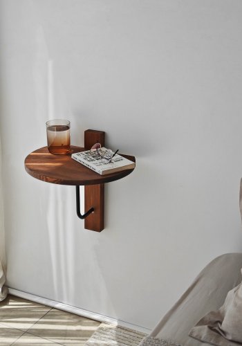 NORDVRK Reve vegghylle - kastanjetre og sort metall