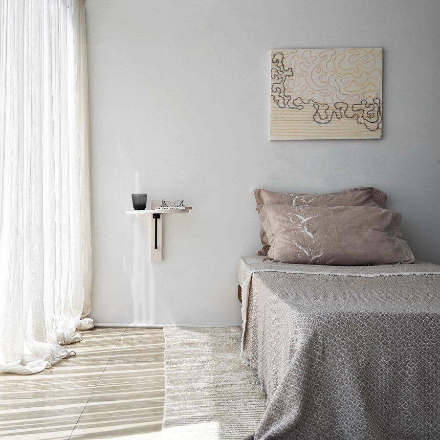 NORDVÄRK Reve vegghylle - hvitt tre og sort metall