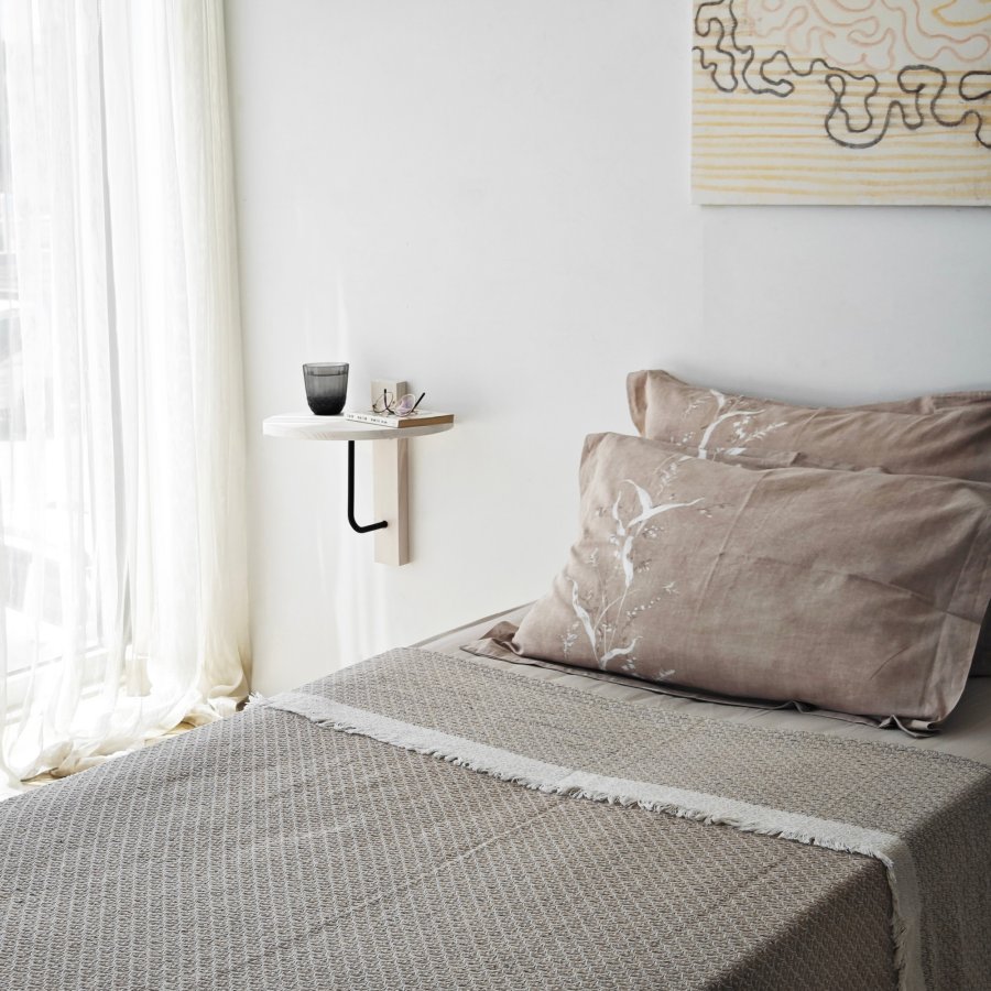 NORDVÄRK Reve vegghylle - hvitt tre og sort metall