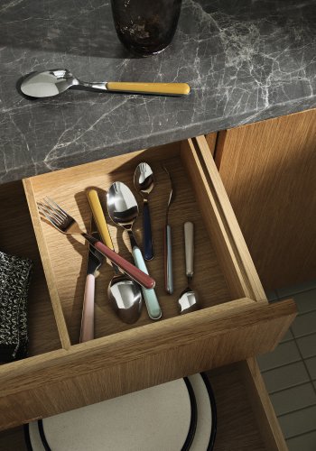 BROSTE COPENHAGEN Marstal bestikk - rustfritt stl og flerfarget plast (sett med 8)