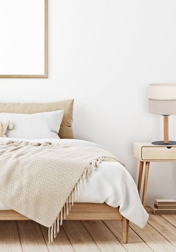 TK Eco bordlampe, rund - naturstoff, furu og sort metall