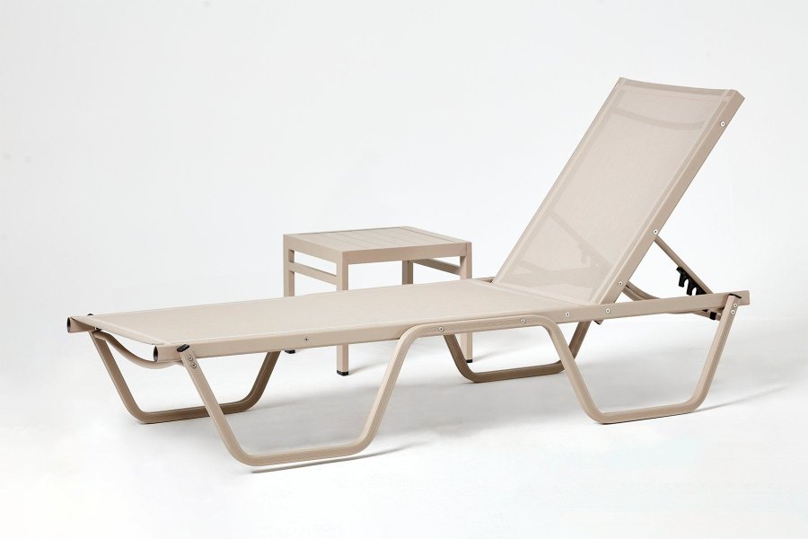 NORDVÄRK Asos utendrs solseng og sidebord - beige vinylbelagt polyester og aluminium (sett med 2)