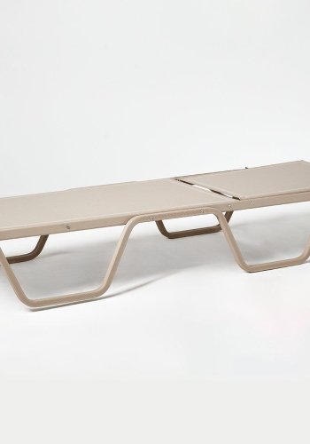 NORDVÄRK Asos utendrs solseng og sidebord - beige vinylbelagt polyester og aluminium (sett med 2)