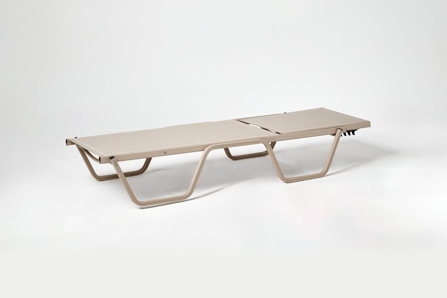 NORDVÄRK Asos utendrs solseng og sidebord - beige vinylbelagt polyester og aluminium (sett med 2)