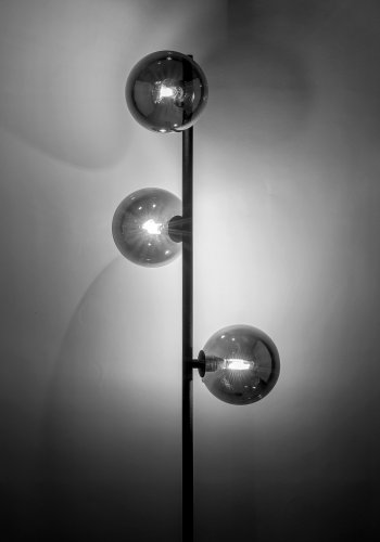 TK Estera gulvlampe, m. 3 skjermer - glass og sort metall