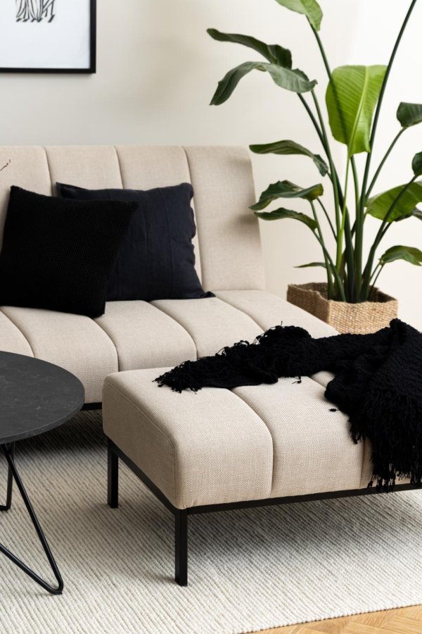 ACT NORDIC Caix krakk, med vertikale smmer, rektangulrt - beige stoff og sort stl (100x61)