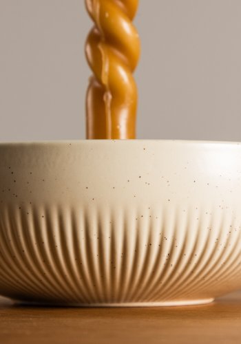 VENTURE DESIGN Posh lysestake, rund - beige/svarte prikker steinty (B18x6)