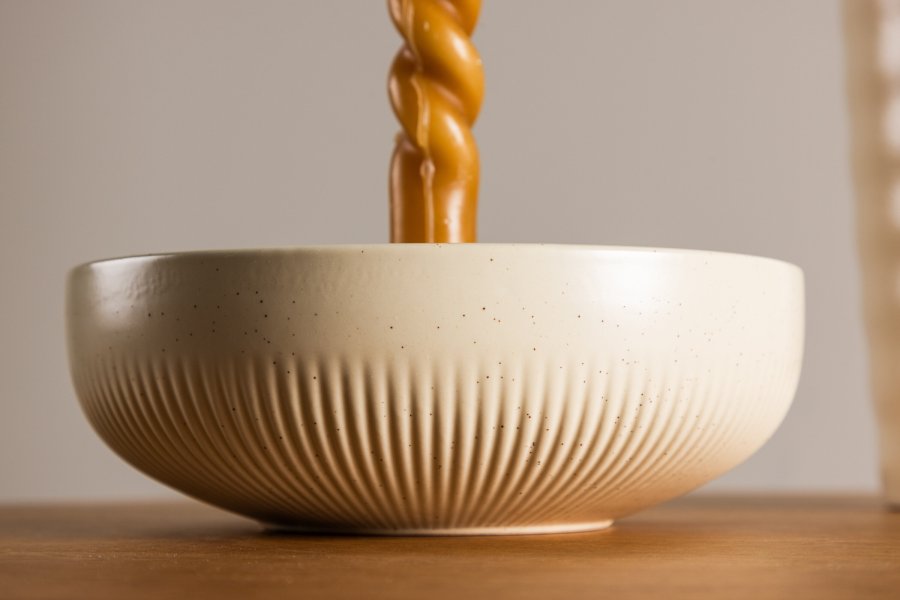 VENTURE DESIGN Posh lysestake, rund - beige/svarte prikker steinty (B18x6)