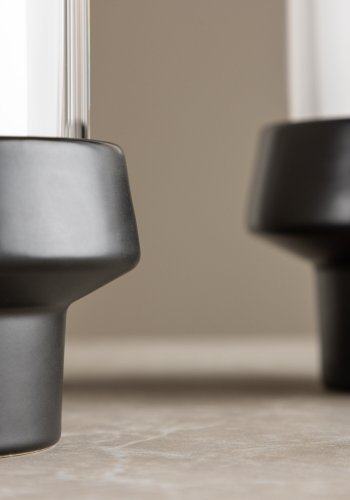 VENTURE DESIGN Davida Kerzenständer, rund – Klarglas und schwarzes Steingut (13xH20)