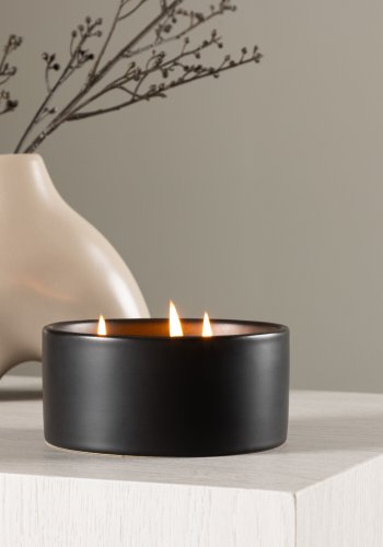 VENTURE DESIGN Douglas Duftkerze, rund – 25 % Sojawachs, 25 % Paraffin, schwarze Keramik (D13 x H6)