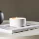 VENTURE DESIGN Douglas Duftkerze, rund – 25 % Sojawachs, 25 % Paraffin, weiße Keramik (D13 x H6)