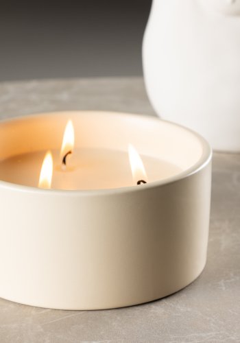 VENTURE DESIGN Douglas Duftkerze, rund – 25 % Sojawachs, 25 % Paraffin, beige Keramik (D13 x H6)