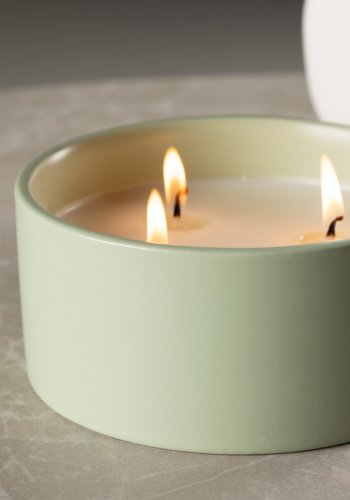 VENTURE DESIGN Douglas Duftkerze, rund – 25 % Sojawachs, 25 % Paraffin, grüne Keramik (D13 x H6)