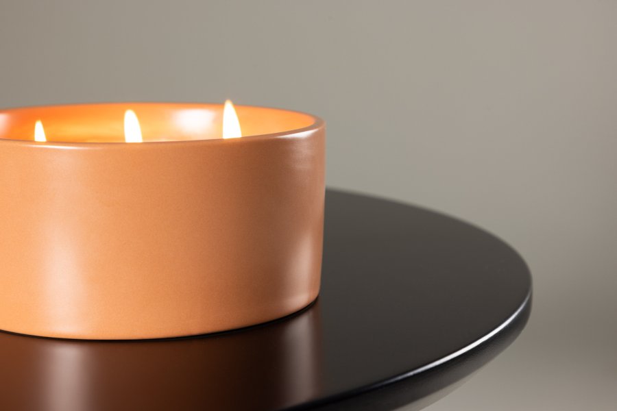 VENTURE DESIGN Douglas Duftkerze, rund – 25 % Sojawachs, 25 % Paraffin, geröstete Keramik (D13 x H6)