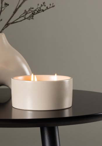 VENTURE DESIGN Douglas duftlys, rundt - 25 % soyavoks, 25 % parafin, beige keramikk (D13xH6)