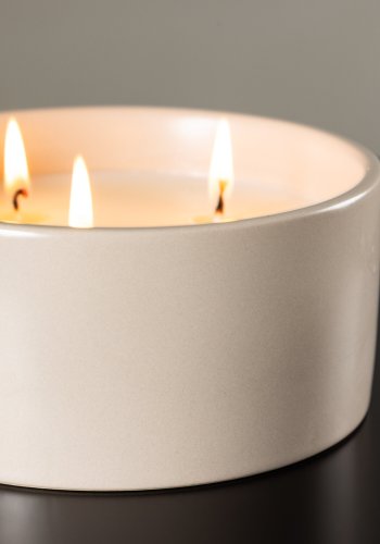 VENTURE DESIGN Douglas duftlys, rundt - 25 % soyavoks, 25 % parafin, beige keramikk (D13xH6)