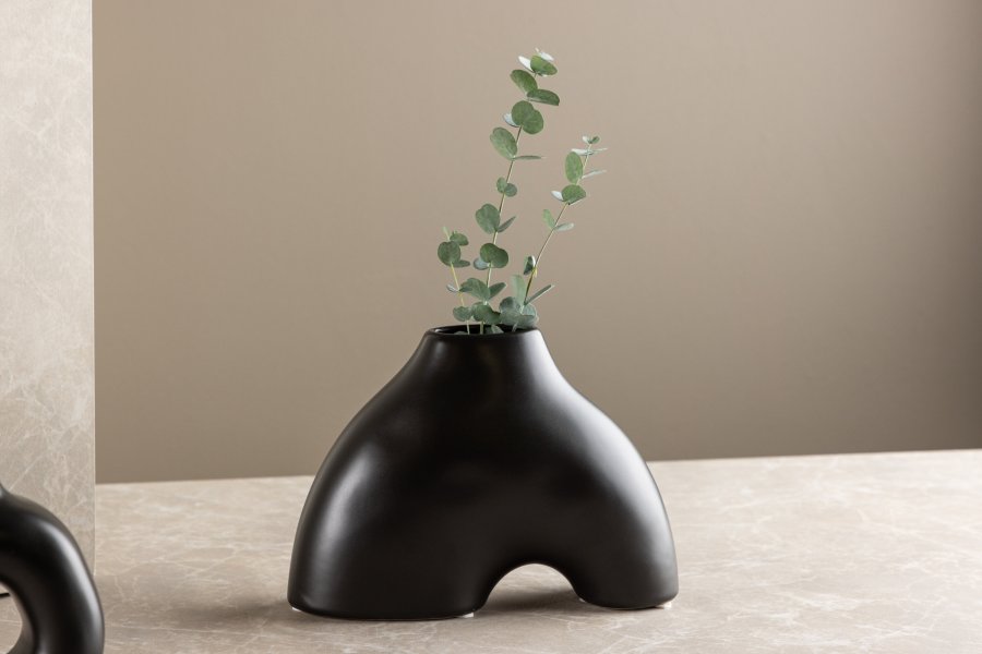 VENTURE DESIGN Kento vase - svart steinty (21x8x15H)