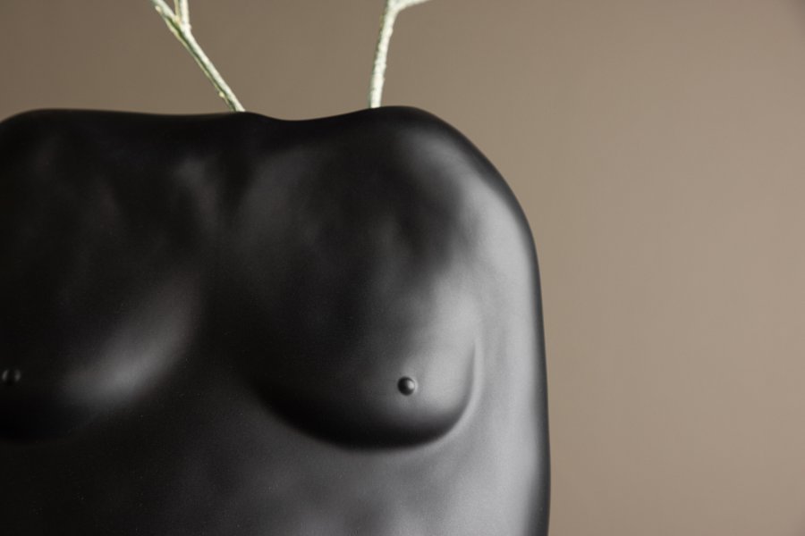 VENTURE DESIGN Romie vase - svart steinty (24x14x28H)