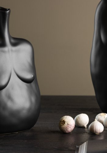 VENTURE DESIGN Conta vase - matt svart steinty (17x10x25H)