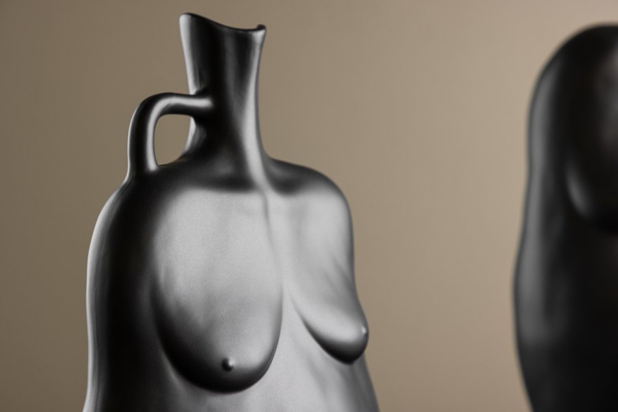 VENTURE DESIGN Conta vase - matt svart steinty (17x10x25H)