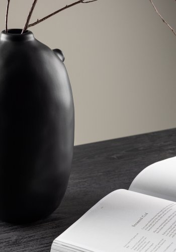 VENTURE DESIGN Madi vase, rund svart steinty (17x17x28H)